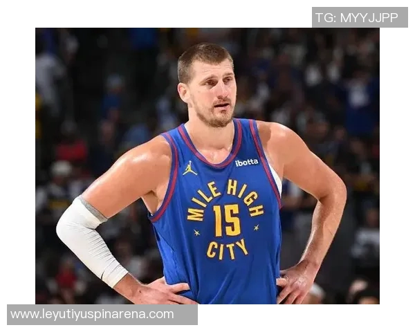 首发场均15分7篮板7助攻且命中两记三分的球员仅有三人包括威少约基奇和077