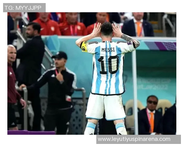 曼奇尼比赛中再施奇招挑衅对手摸臀飞吻引发对方一笑置之